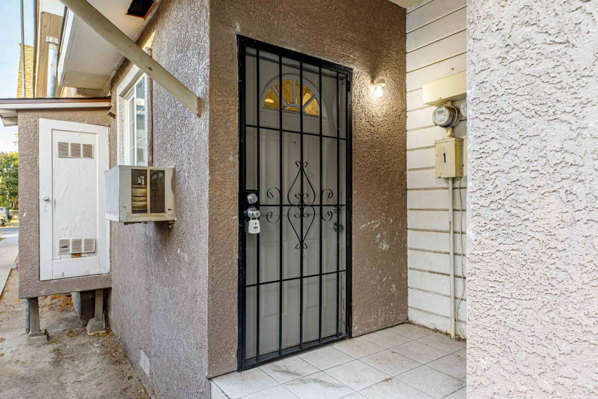 Apartment for rent at 536 W 10th St, Merced, CA 95341