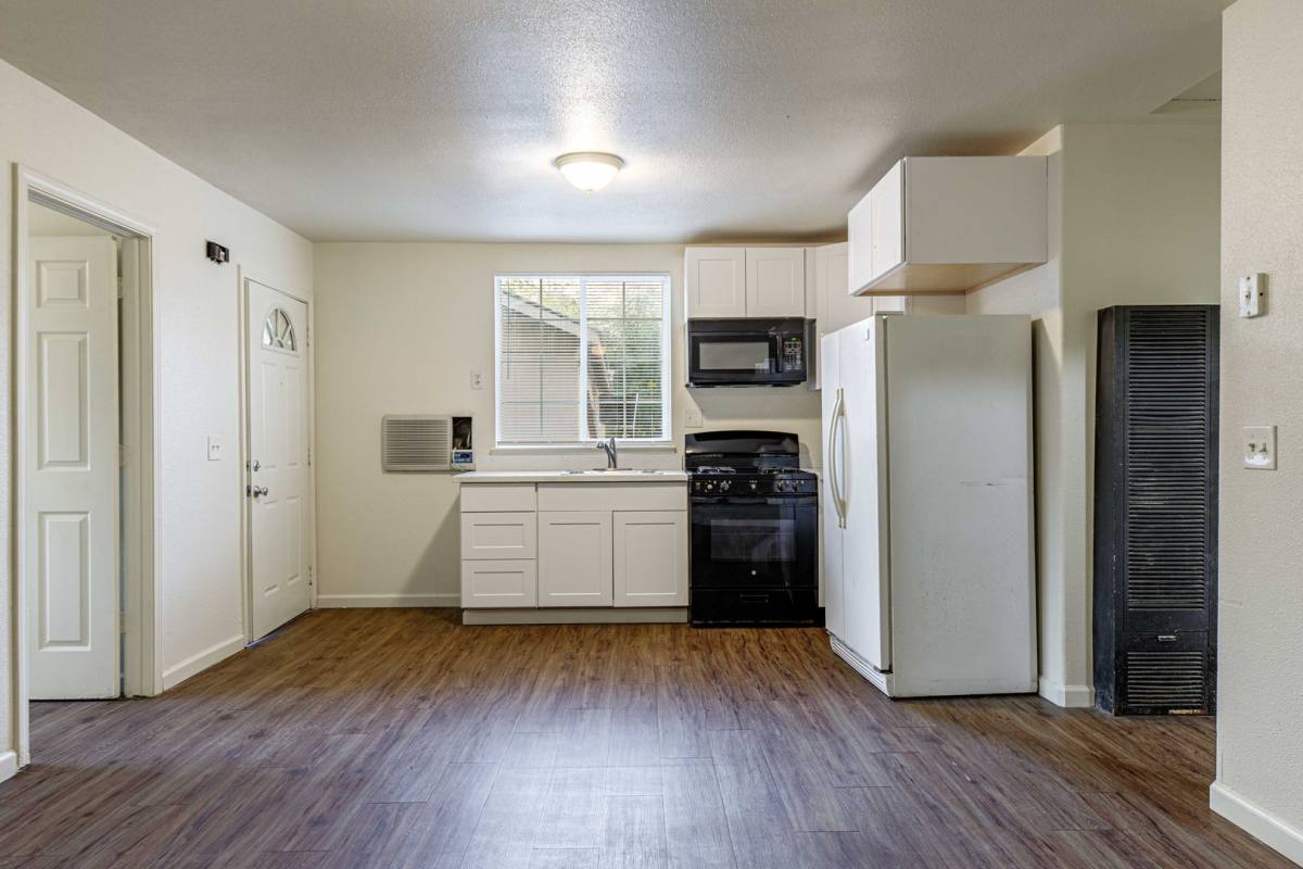 Apartment for rent at 536 W 10th St, Merced, CA 95341