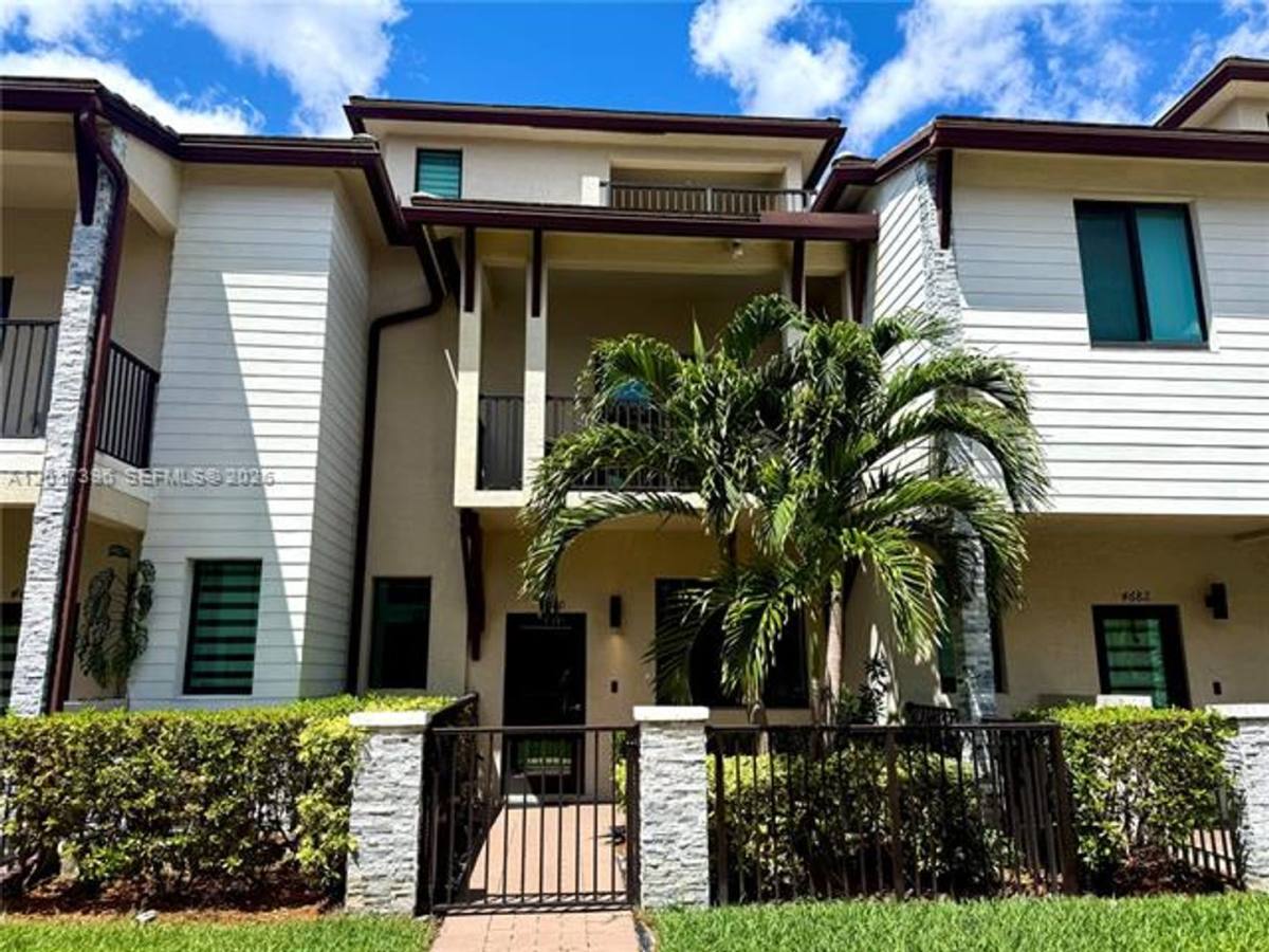 Townhouse for rent at 4680 NW 83rd Path, Miami, FL 33166