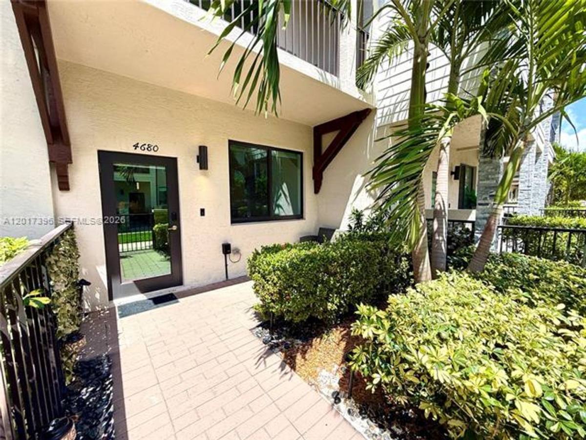 Townhouse for rent at 4680 NW 83rd Path, Miami, FL 33166