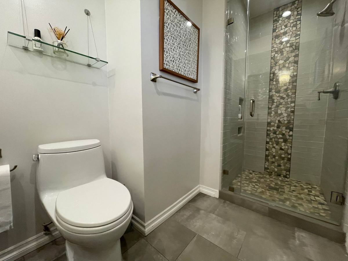 House for rent at 15560 Otsego St, Encino, CA 91436
