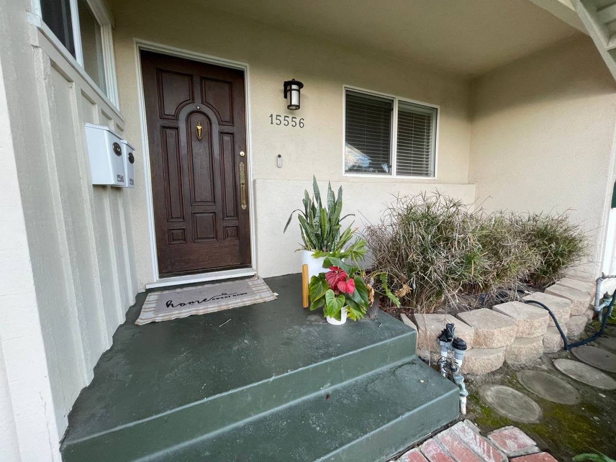 House for rent at 15560 Otsego St, Encino, CA 91436