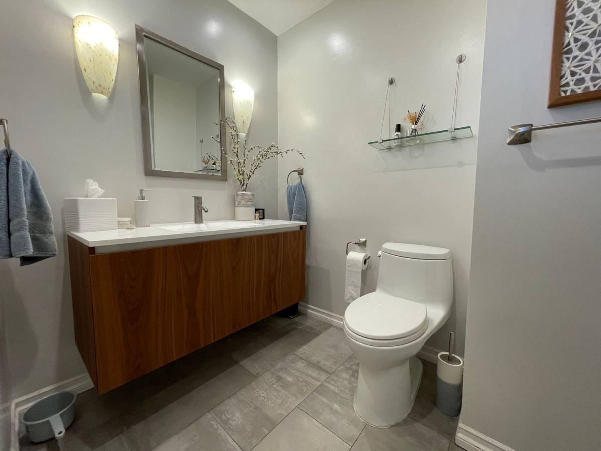 House for rent at 15560 Otsego St, Encino, CA 91436