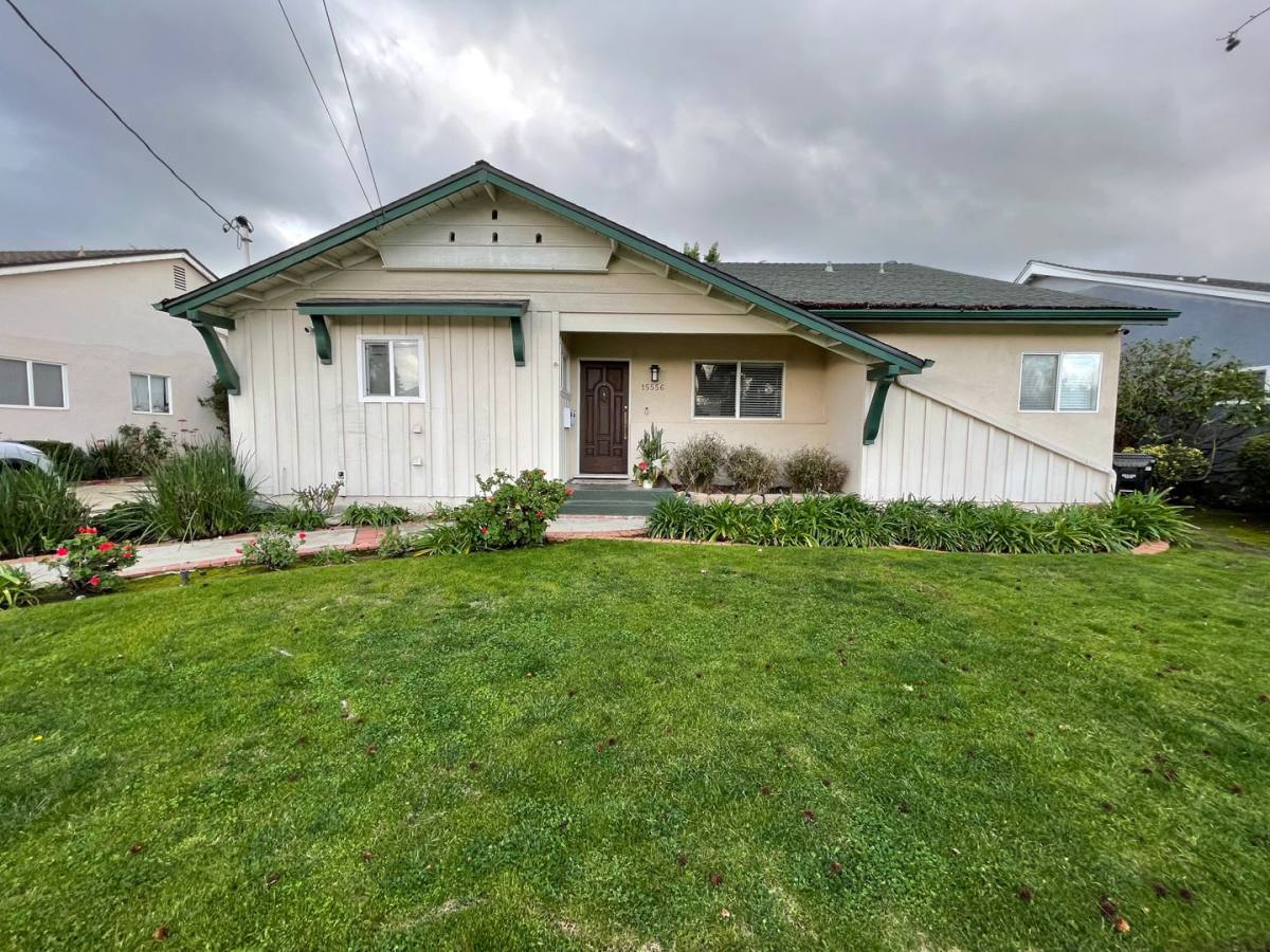 House for rent at 15560 Otsego St, Encino, CA 91436