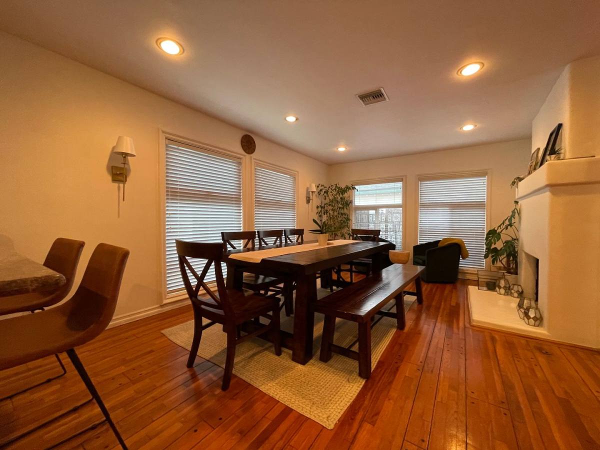 House for rent at 15560 Otsego St, Encino, CA 91436