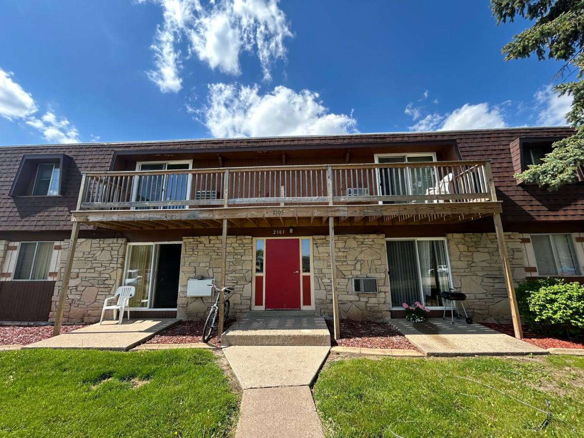 Apartment for rent at 2303 Woodrow Court, Appleton, WI 54915
