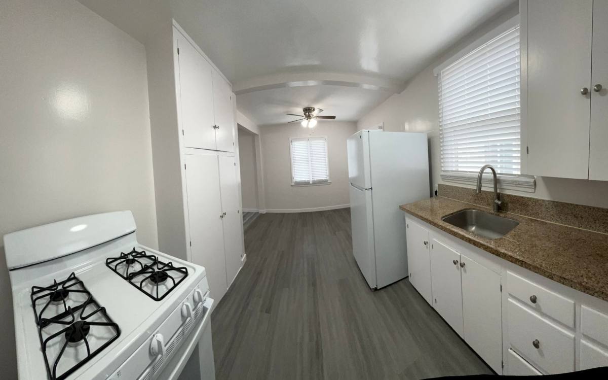 Apartment for rent at 1960 Chestnut Ave, Long Beach, CA 90806