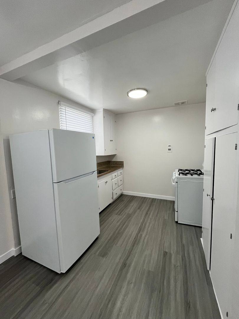 Apartment for rent at 1960 Chestnut Ave, Long Beach, CA 90806