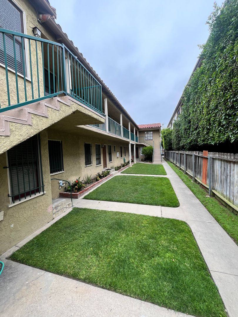Apartment for rent at 1960 Chestnut Ave, Long Beach, CA 90806