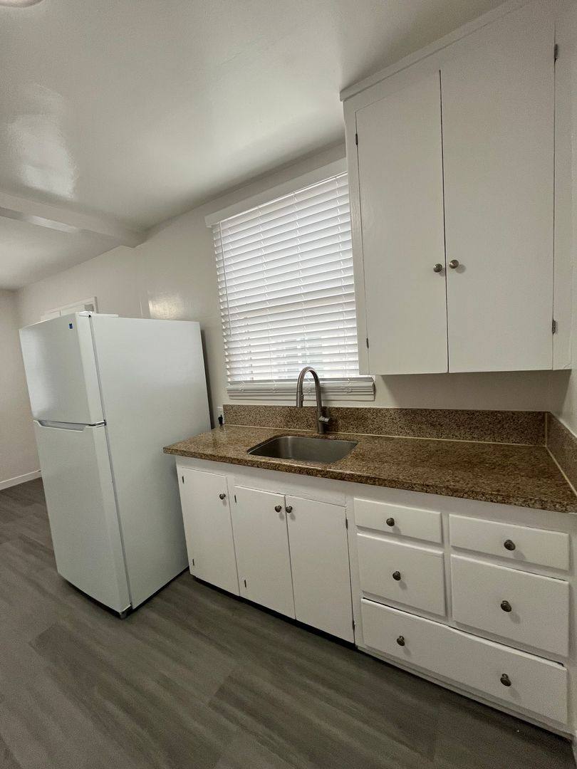 Apartment for rent at 1960 Chestnut Ave, Long Beach, CA 90806