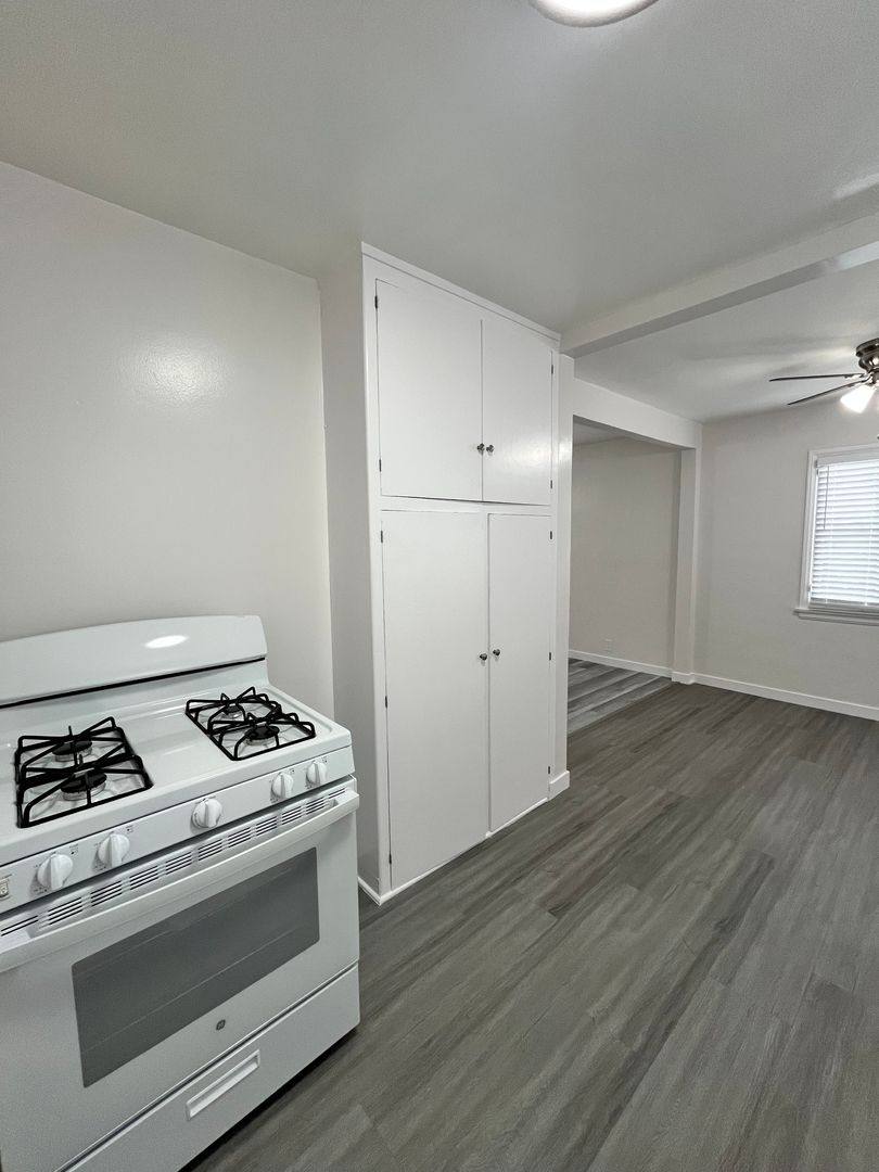 Apartment for rent at 1960 Chestnut Ave, Long Beach, CA 90806