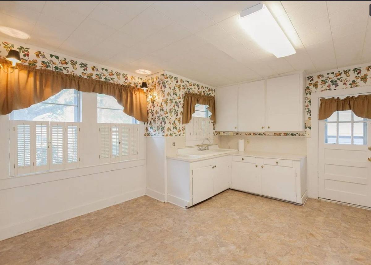 House for rent at 422 Glenmore Ave, Baton Rouge, LA 70806