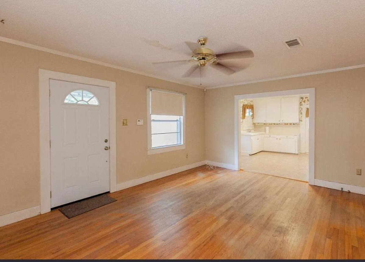 House for rent at 422 Glenmore Ave, Baton Rouge, LA 70806