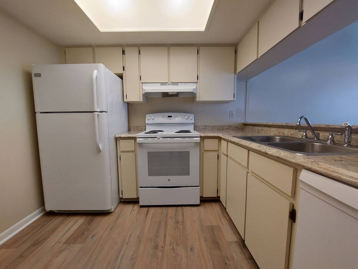Apartment for rent at 1906 Crystal Grove Dr, Lakeland, FL 33801