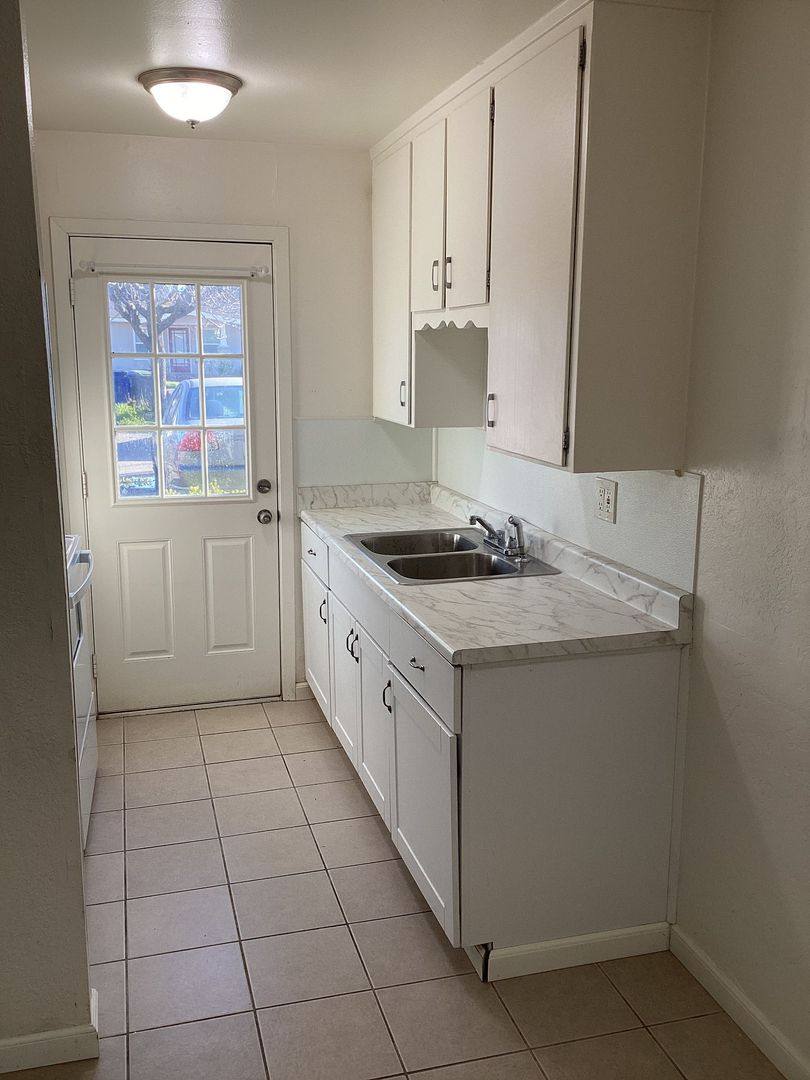 Apartment for rent at 1535 S Ave, Gustine, CA 95322