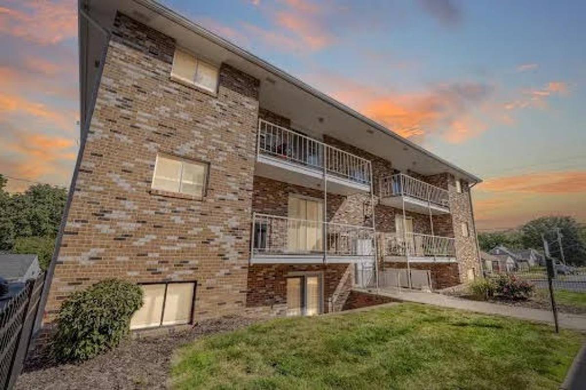 Apartment for rent at 2520 S 60th St, Omaha, NE 68106