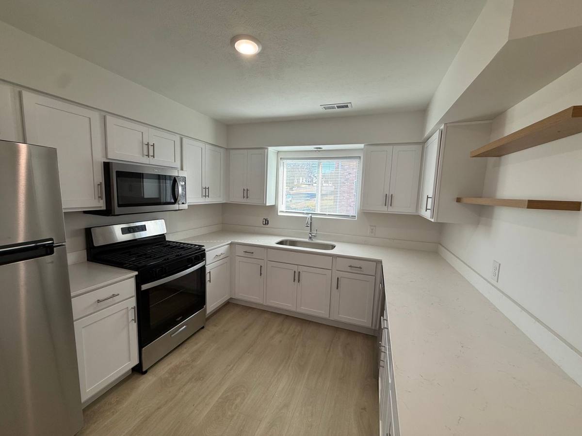 Apartment for rent at 2520 S 60th St, Omaha, NE 68106