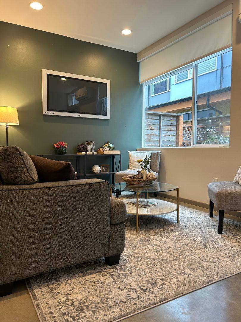 House for rent at 5936F 36th Ave S, Seattle, WA 98118
