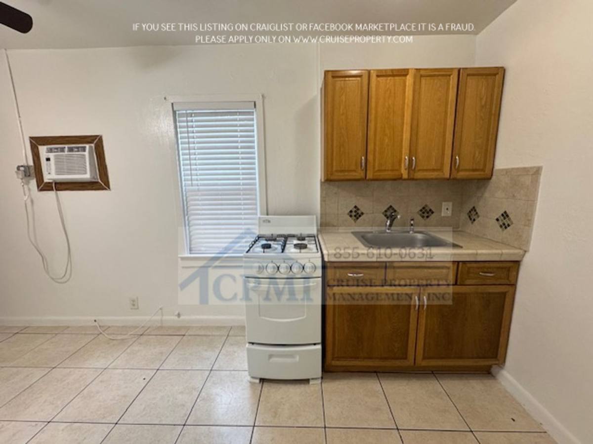 Apartment for rent at 1822 Dixianna St, Hollywood, FL 33020