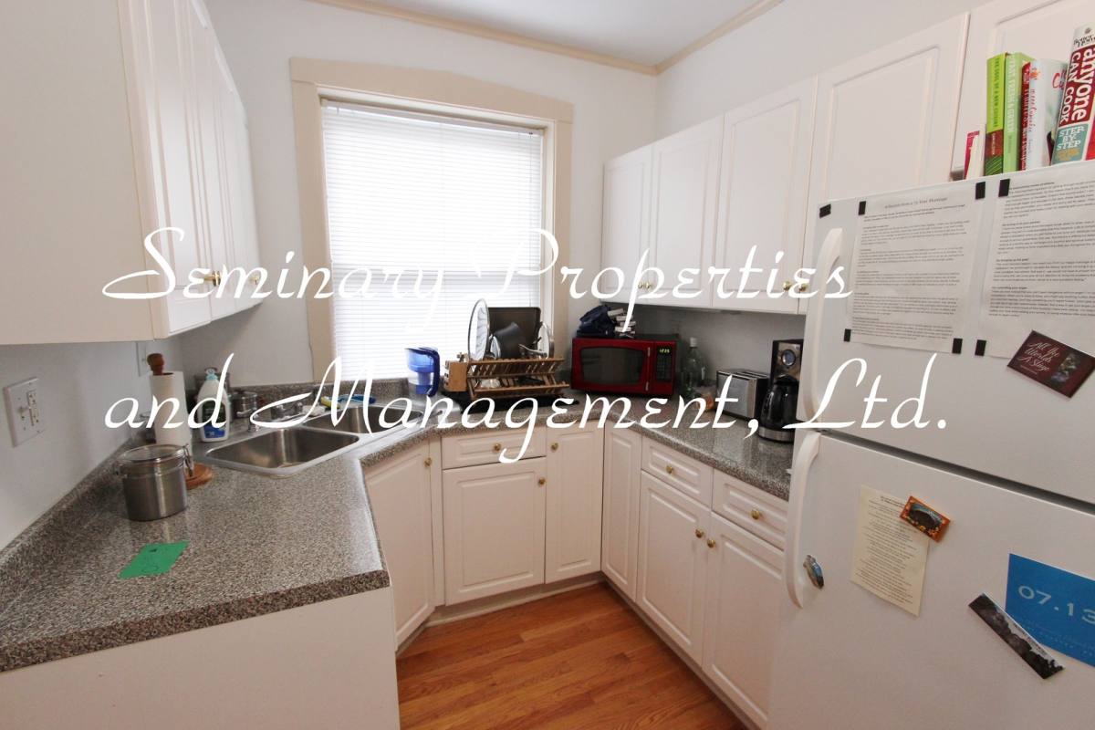 Apartment for rent at 1436-38 W Belle Plaine, Chicago, IL 60613