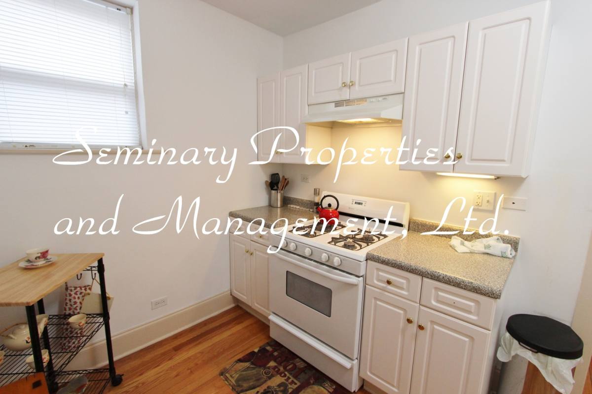 Apartment for rent at 1436-38 W Belle Plaine, Chicago, IL 60613