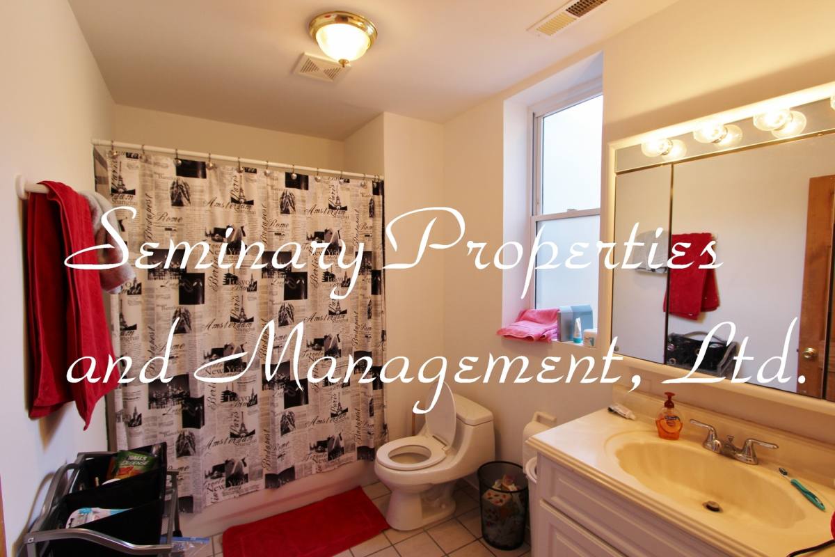 Apartment for rent at 920-22 W Addison, Chicago, IL 60613