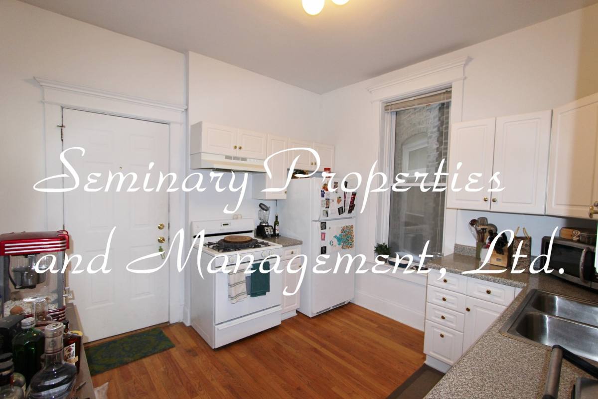 Apartment for rent at 920-22 W Addison, Chicago, IL 60613