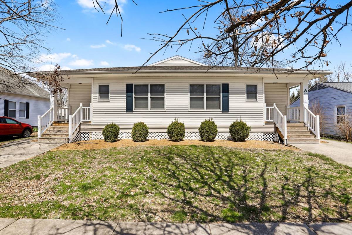Apartment for rent at 206 W William #A, Champaign, IL 61820