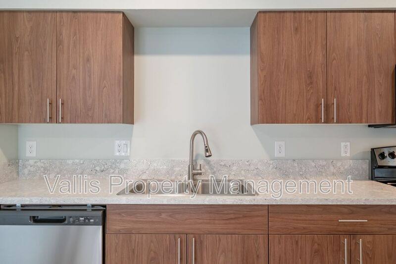 Apartment for rent at 13001 S Crompton Lane, Molalla, OR 97038