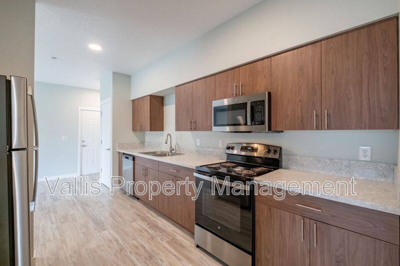 Apartment for rent at 13001 S Crompton Lane, Molalla, OR 97038