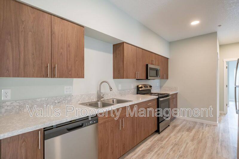Apartment for rent at 13001 S Crompton Lane, Molalla, OR 97038