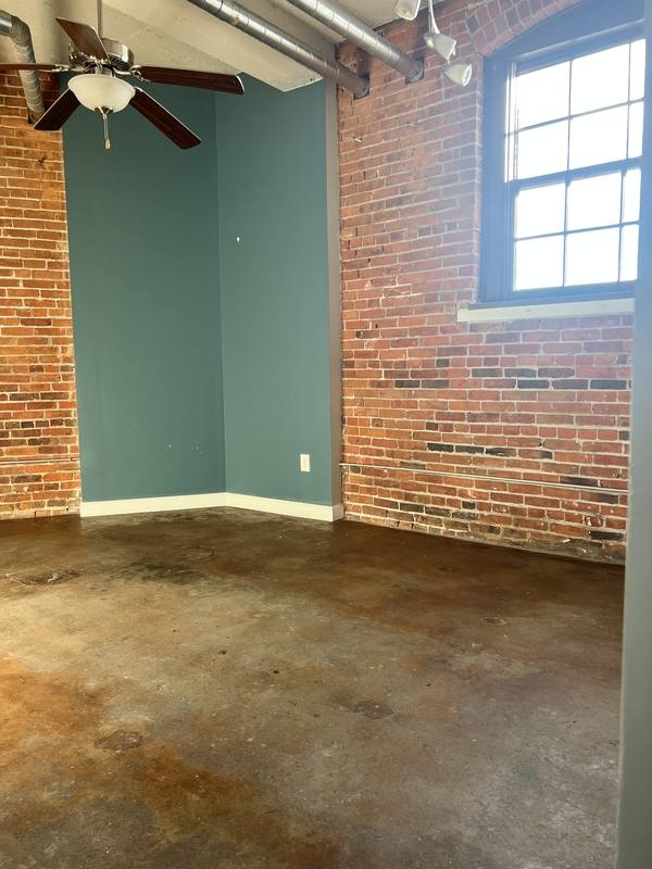 Apartment for rent at 402 E 4th St, Davenport, IA 52803