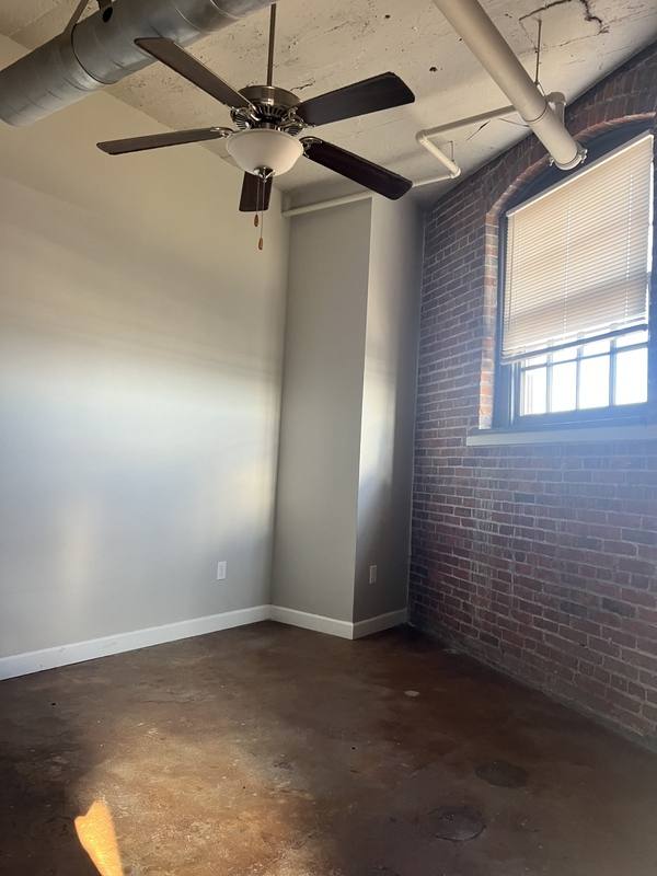 Apartment for rent at 402 E 4th St, Davenport, IA 52803