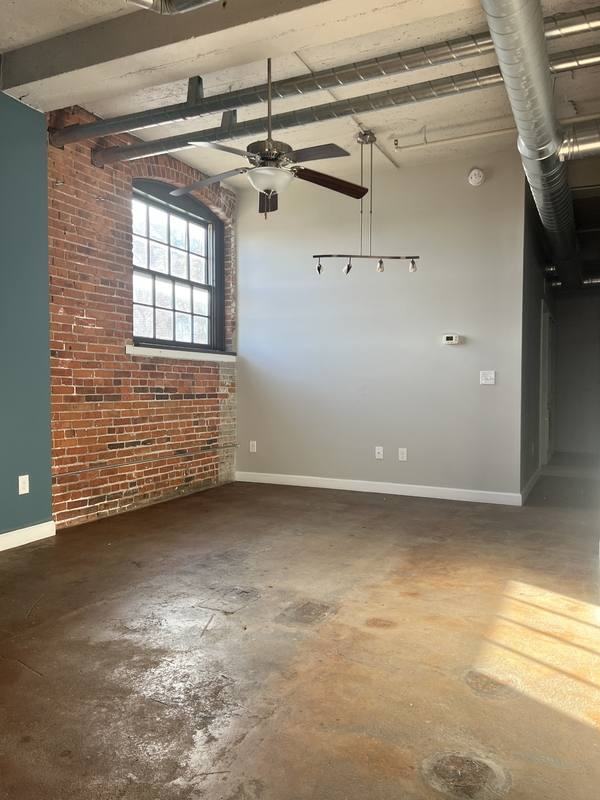 Apartment for rent at 402 E 4th St, Davenport, IA 52803