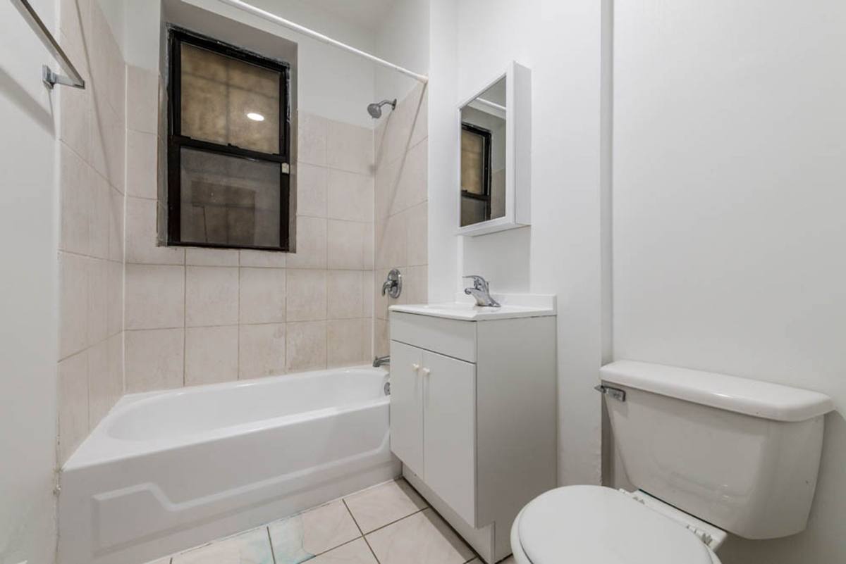 Apartment for rent at 705 S Lawndale Ave, Chicago, IL 60624