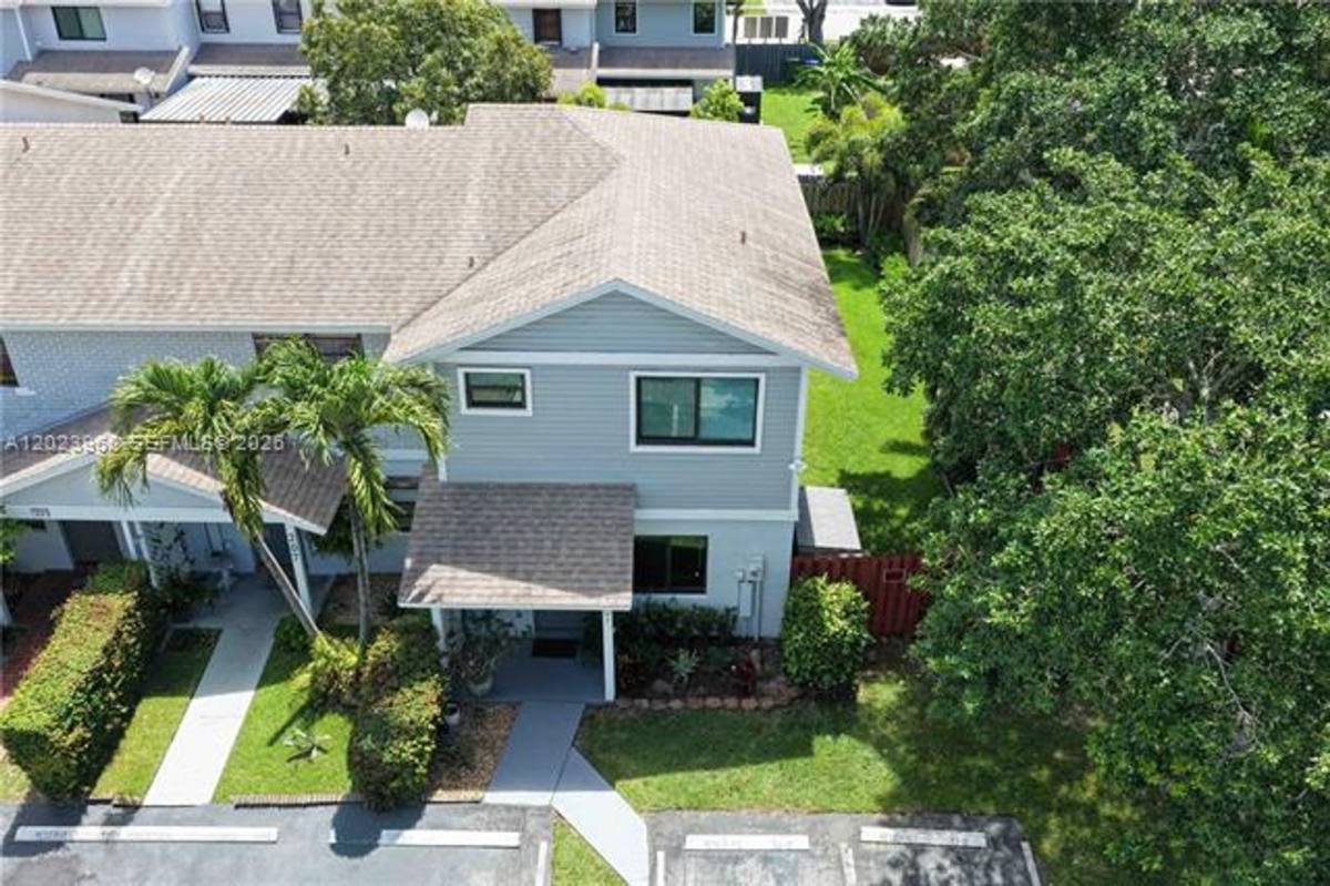 Townhouse for rent at 201 NW 106th Terrace, Hollywood, FL 33026