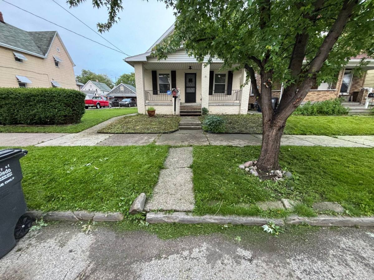 House for rent at 1848 Genesee St, Toledo, OH 43605