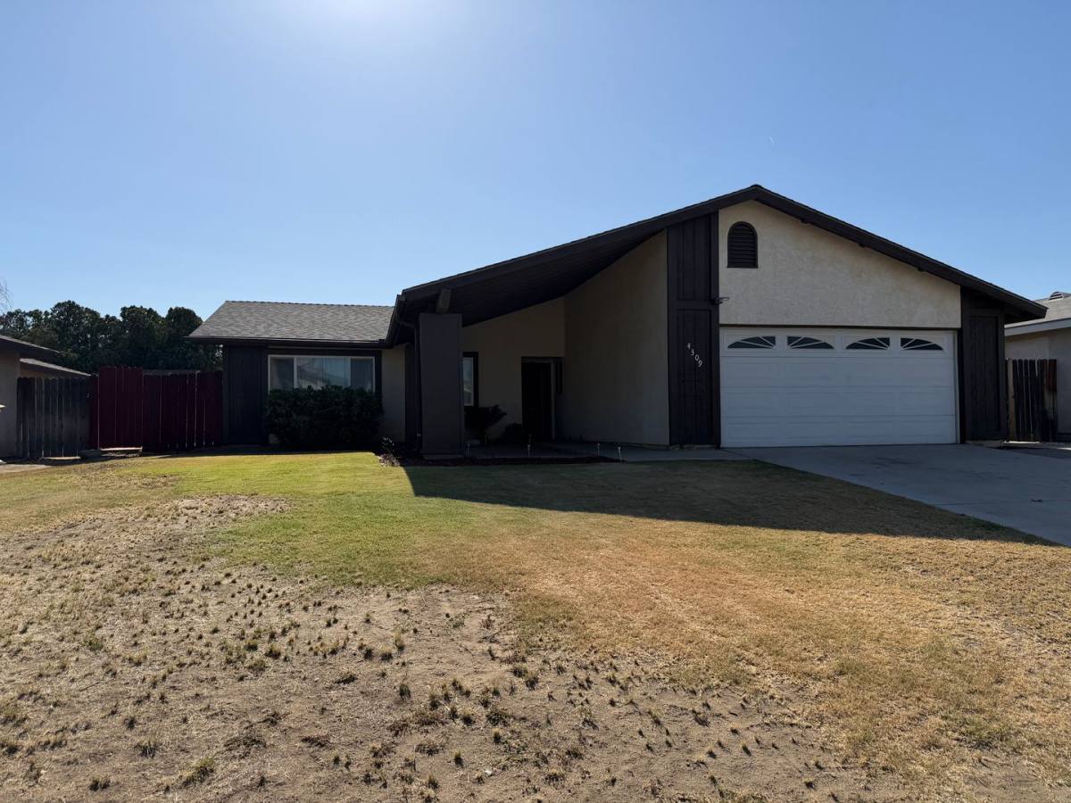 House for rent at 4309 Rosewall St, Bakersfield, CA 93313