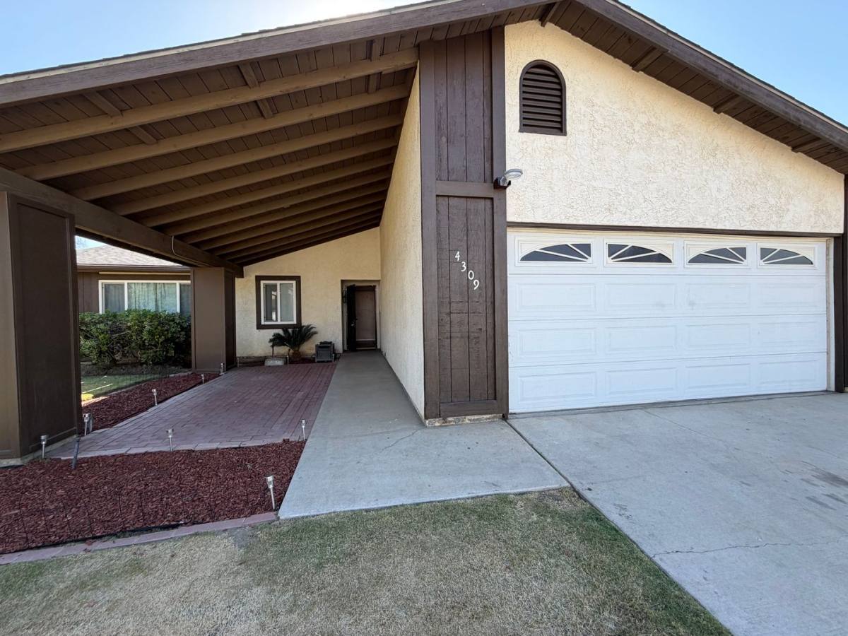 House for rent at 4309 Rosewall St, Bakersfield, CA 93313