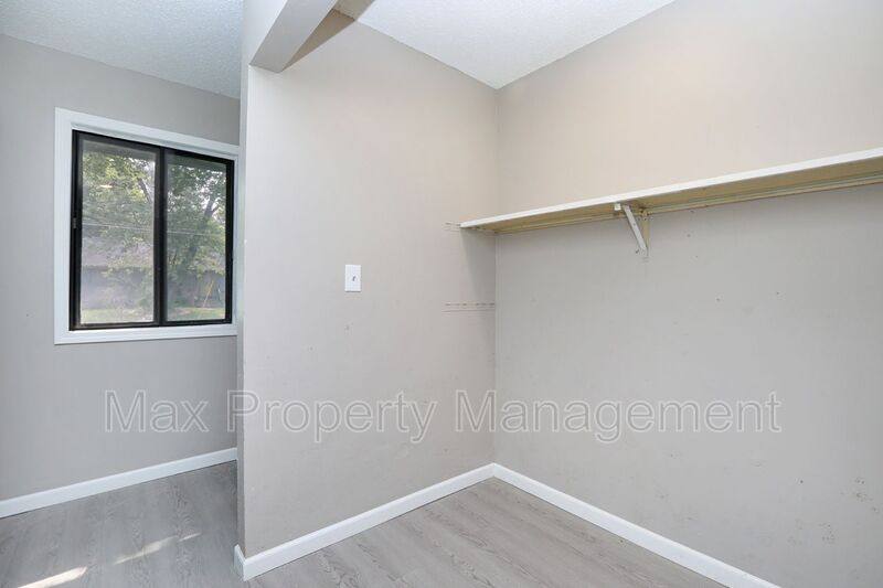 House for rent at 1522 E 16th St, Des Moines, IA 50316
