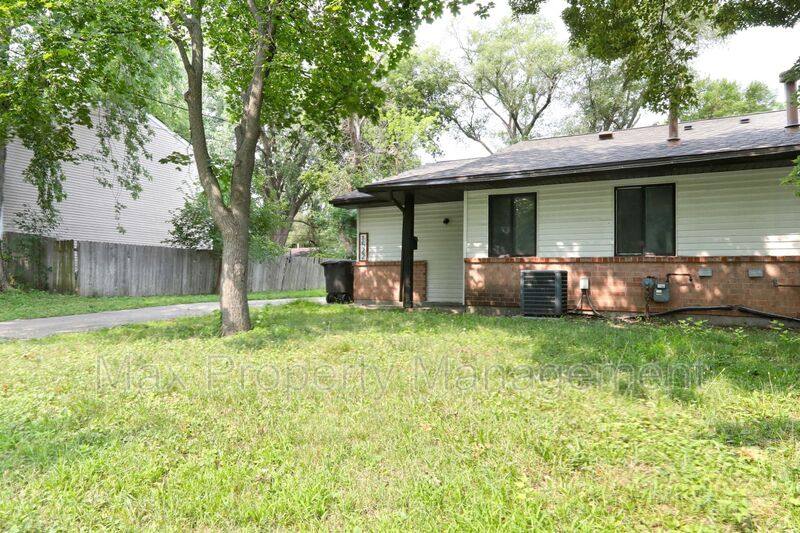House for rent at 1522 E 16th St, Des Moines, IA 50316