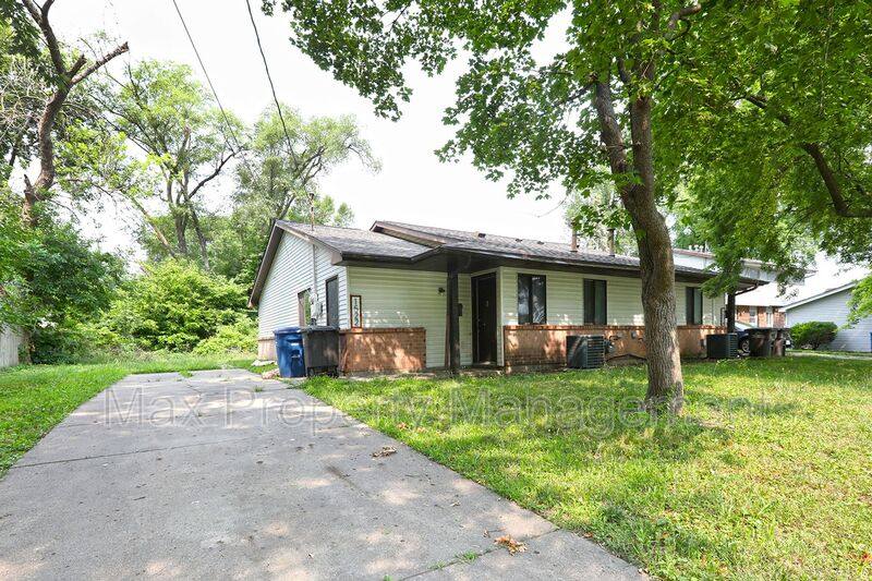 House for rent at 1522 E 16th St, Des Moines, IA 50316