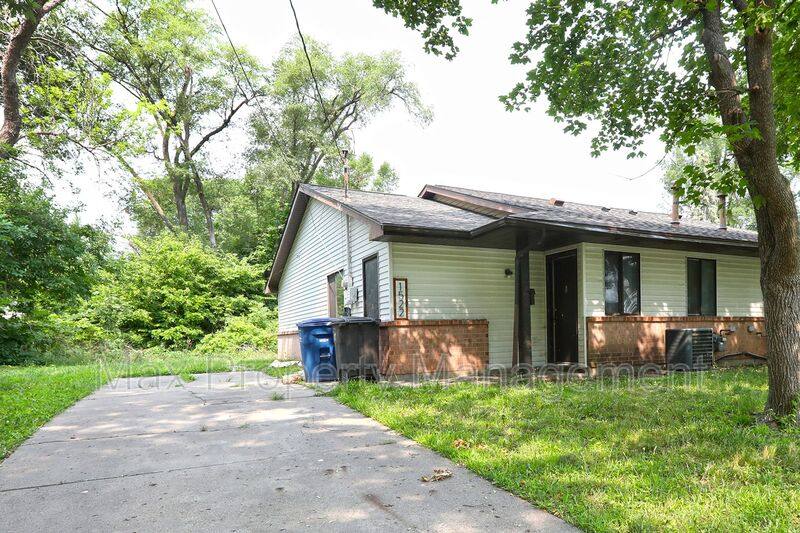 House for rent at 1522 E 16th St, Des Moines, IA 50316