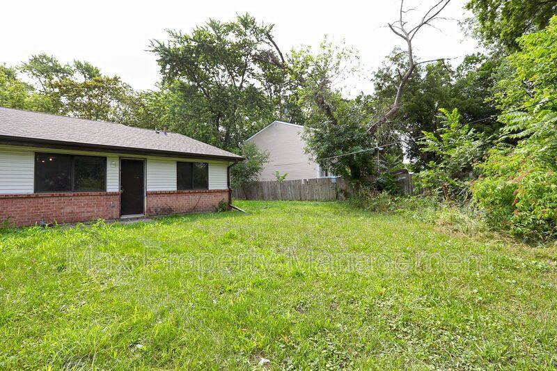 House for rent at 1522 E 16th St, Des Moines, IA 50316