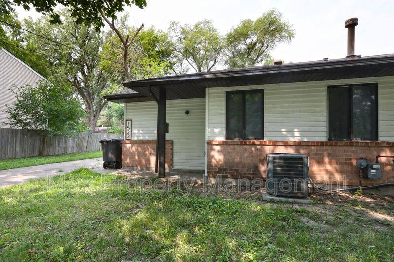 House for rent at 1522 E 16th St, Des Moines, IA 50316