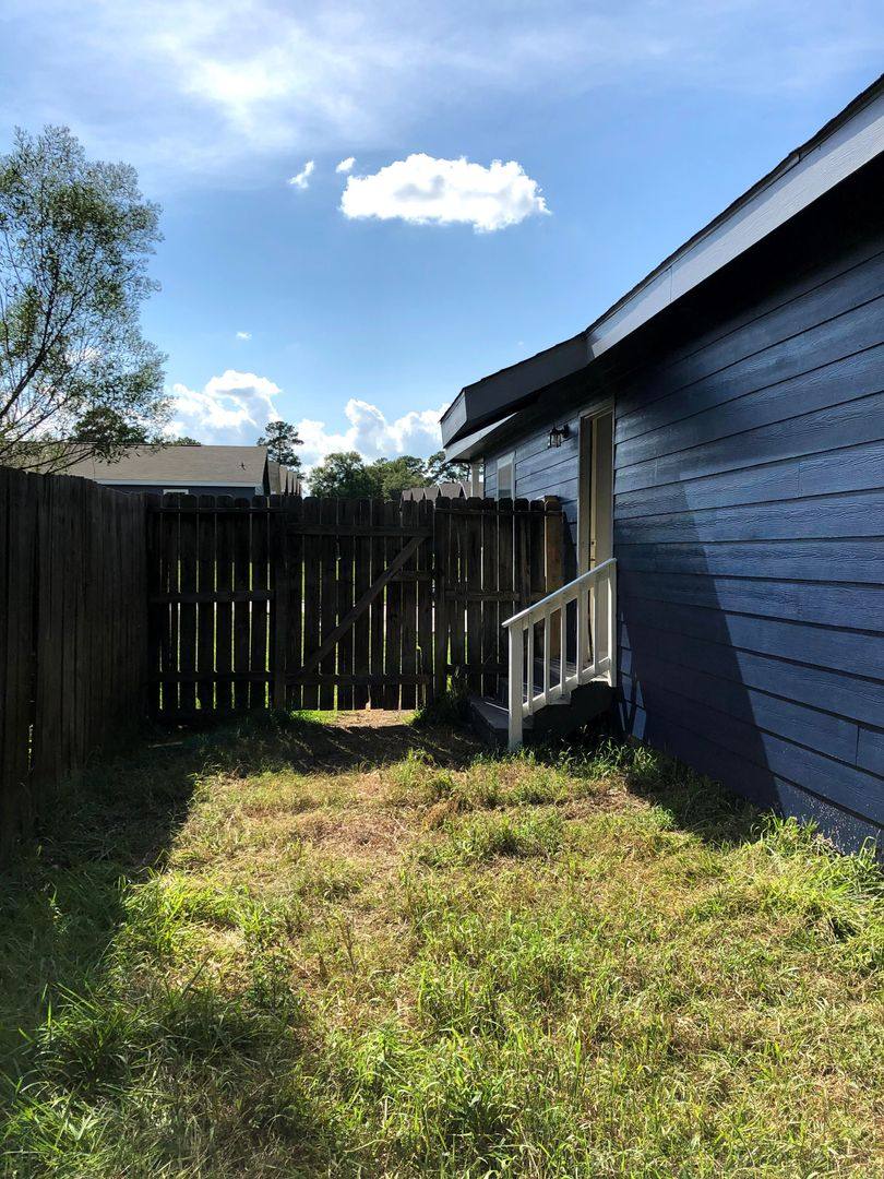 Apartment for rent at 168 Varsity Dr, Huntsville, TX 77340