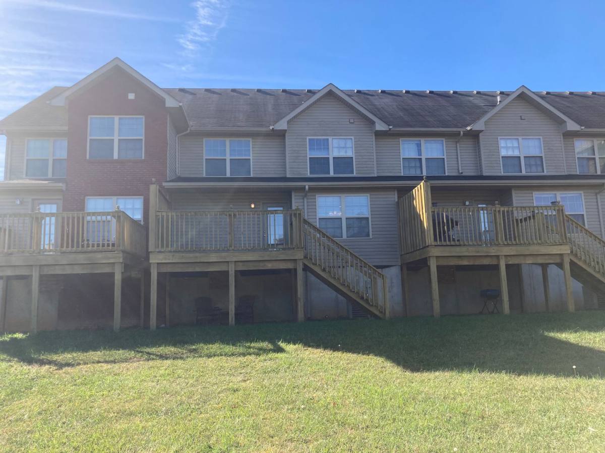 Townhouse for rent at 141 Twin Lakes Dr, Vine Grove, KY 40175