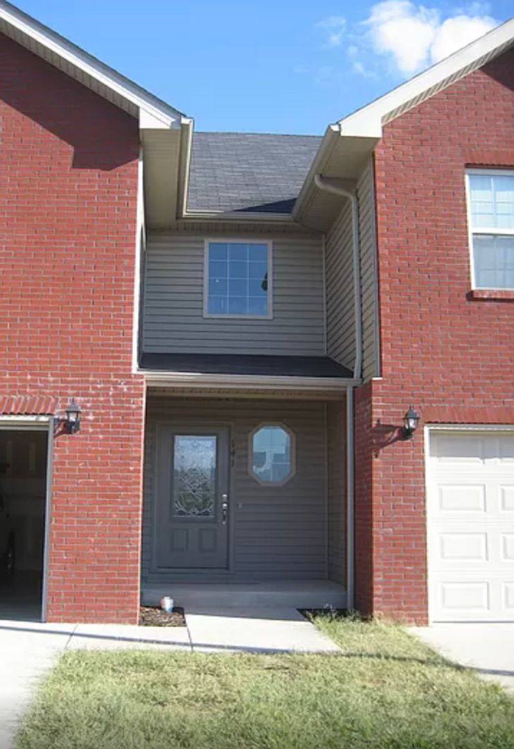 Townhouse for rent at 141 Twin Lakes Dr, Vine Grove, KY 40175