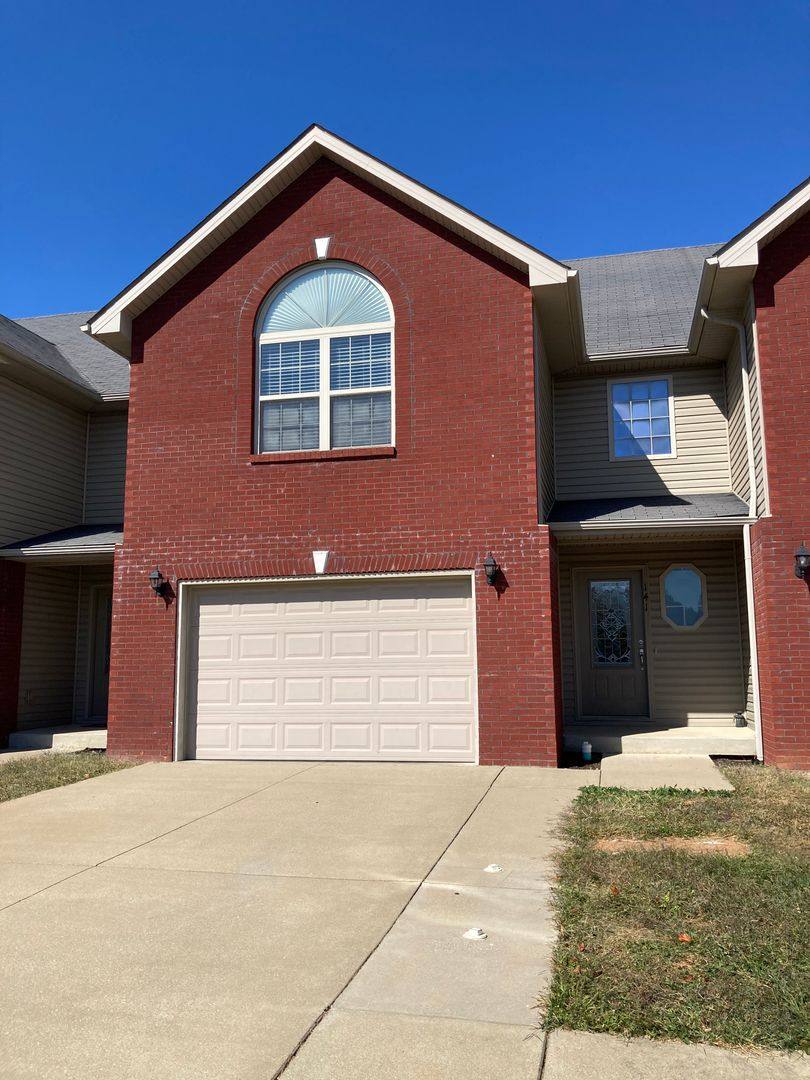 Townhouse for rent at 141 Twin Lakes Dr, Vine Grove, KY 40175