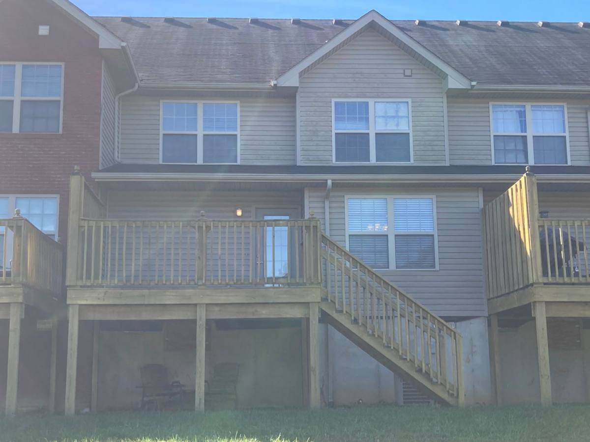 Townhouse for rent at 141 Twin Lakes Dr, Vine Grove, KY 40175